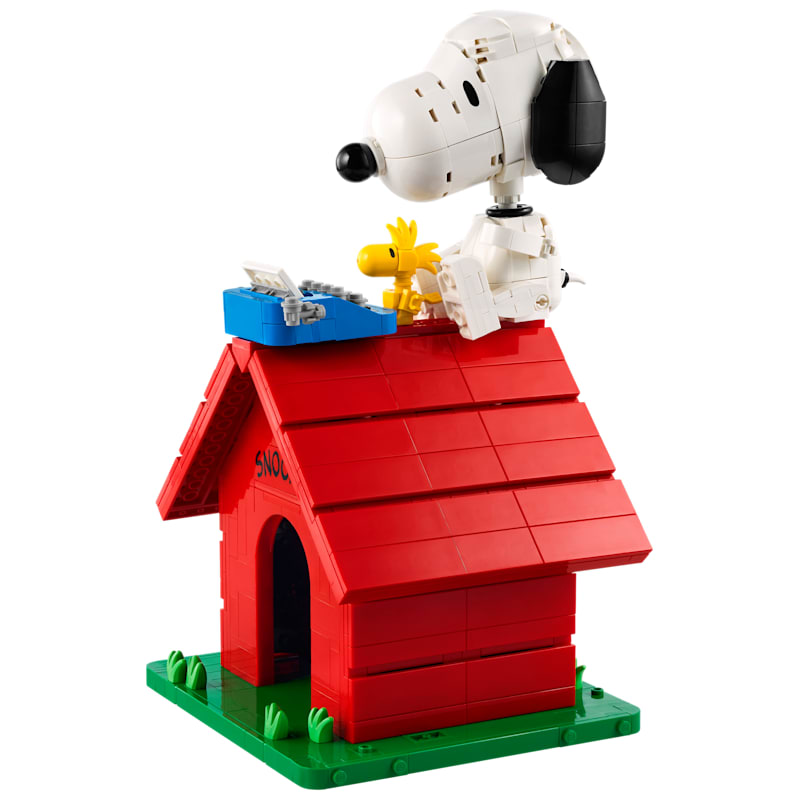 LEGO Ideas Peanuts: Snoopy's Doghouse Set
