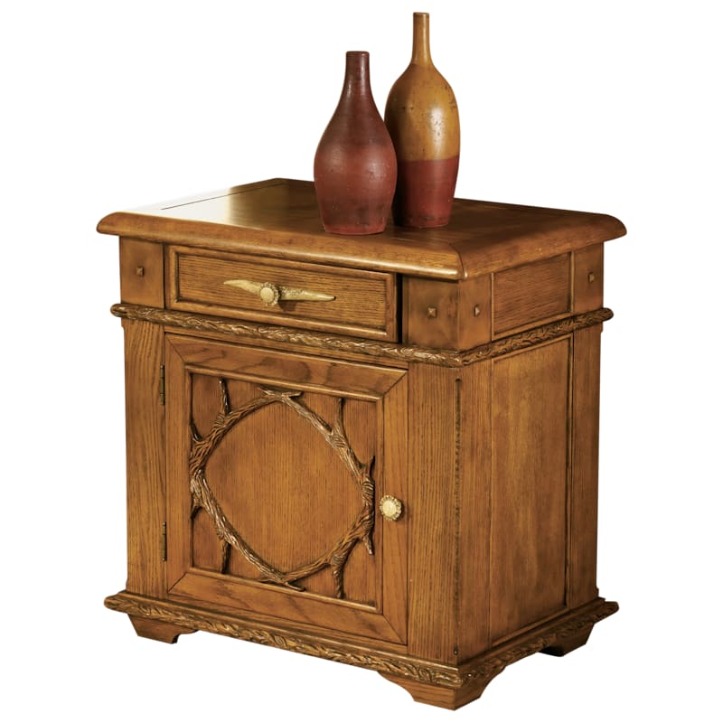 Marshfield Whitetail Ridge Furniture Collection Accent Table